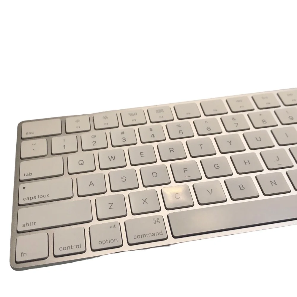 APPLE Wireless Magic Keyboard NO CABLE ***SELLING AS IS***